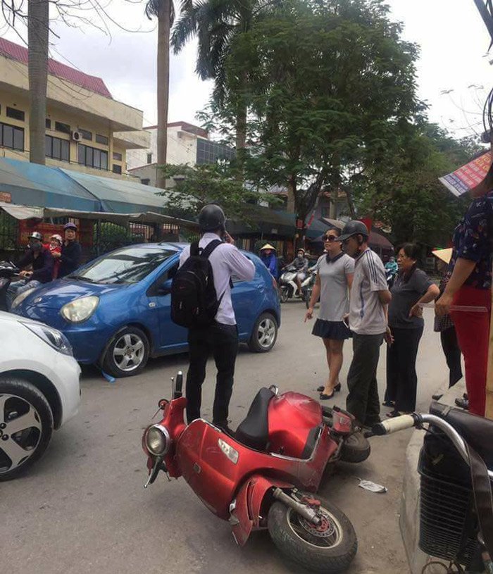 nu tai xe dat cang tuyen bo gay soc roi hung hang bo di