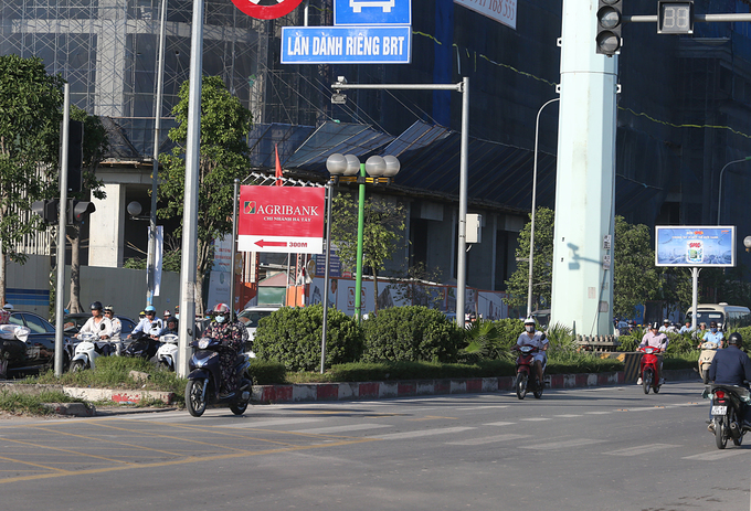 dong xe nuom nuop chay nguoc chieu o duong brt ha noi