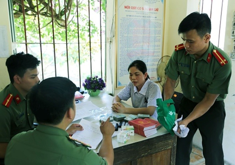 hai duong triet pha duong day lam giay to gia chiem doat hang ty dong