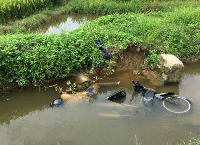 hai duong dieu tra nguyen nhan nam thanh nien chet bat thuong duoi muong nuoc