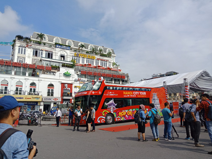 300000 650000 dong de trai nghiem ngam ha noi tu tren xe buyt 2 tang