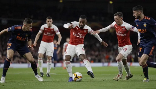 arsenal thang cach biet hai ban o luot di ban ket europa league