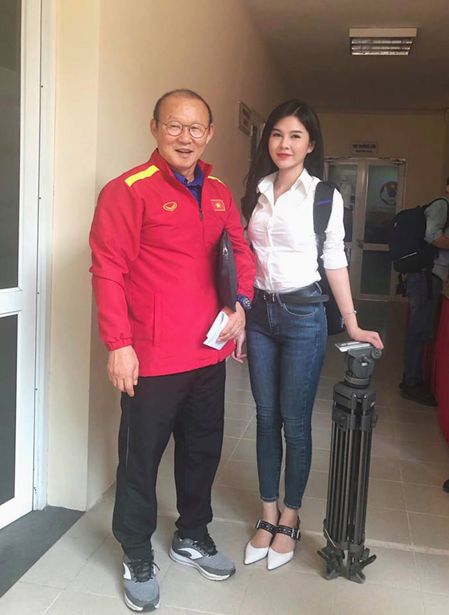 nhan sac goi cam cua nu mc dep lan at hoang thuy linh trong phim me cung