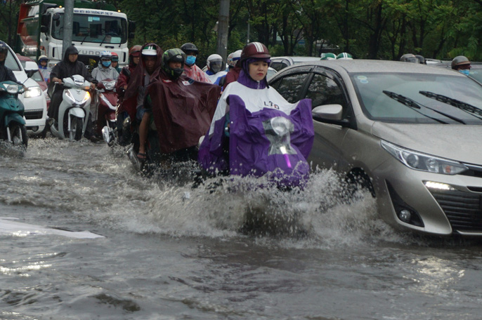 tp hcm ngap menh mong ket xe khap noi sau mua lon