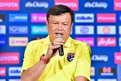 hlv truong thai lan chinh thuc tu chuc sau tham bai o kings cup 2019