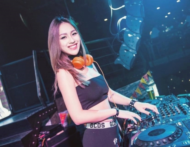 4 nu dj nong bong o the remix nguoi so 4 xung dang la hoa hau lang dj