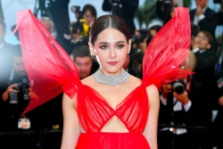 cannes ngay 4 hang loat nu hoang tham do khoe dang tao bao