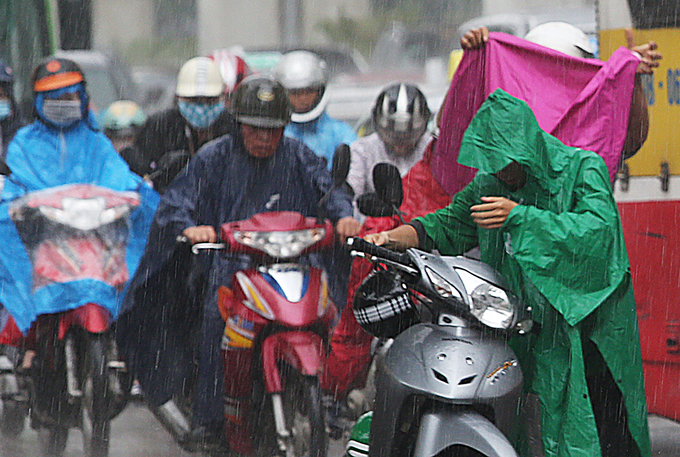 duong pho thu do un tac nhieu gio vi mua lon