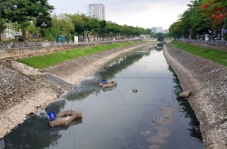 chu tich ha noi kiem tra viec thu nghiem lam sach song to lich