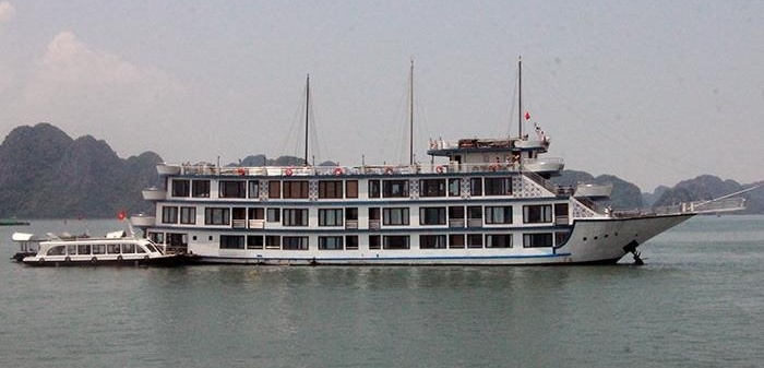 hang van du khach do ve bien cua lo bat ngo that thu