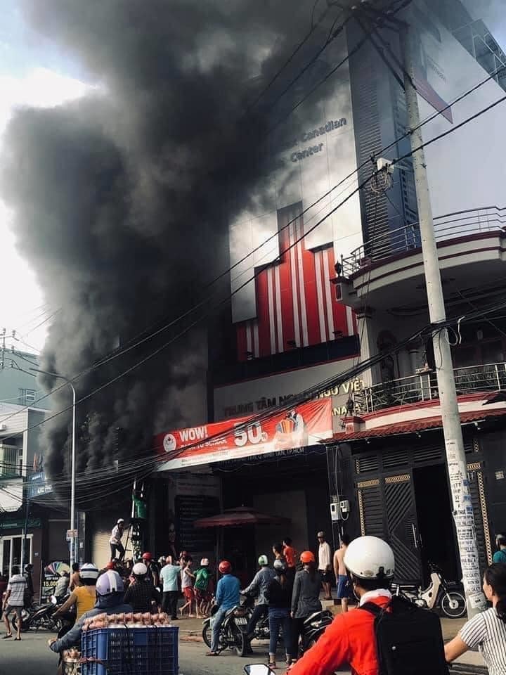 7 nguoi mac ket keu cuu trong can nha bi tuong lua bao vay o sai gon