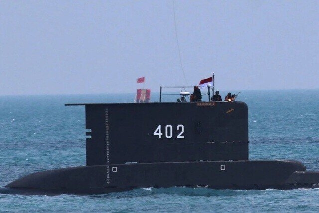 Indonesia định trục vớt tàu ngầm chìm thế nào? - 1