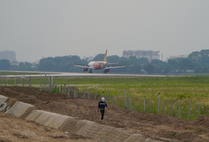 Thi công đồng loạt 8 đường lăn sân bay Tân Sơn Nhất