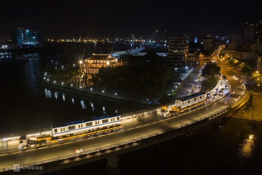 3 giờ vận chuyển toa metro về TP Thủ Đức