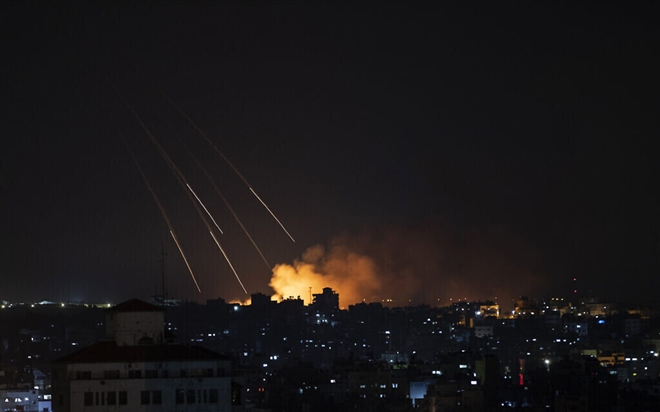 160 máy bay Israel đồng loạt nã mưa tên lửa vào đường hầm chiến lược của Hamas - 1