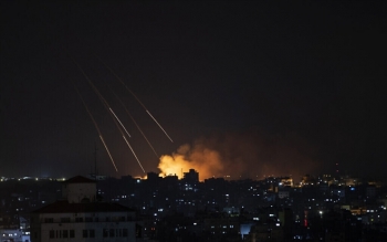 160 máy bay Israel đồng loạt nã mưa tên lửa vào đường hầm chiến lược của Hamas