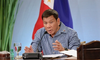 Duterte nói không rút tàu dù có bị Trung Quốc "giết"