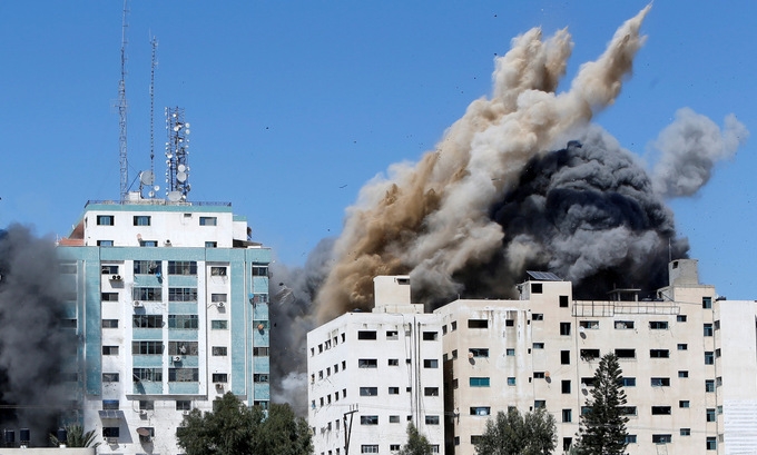Israel đánh sập trụ sở nhiều hãng tin quốc tế