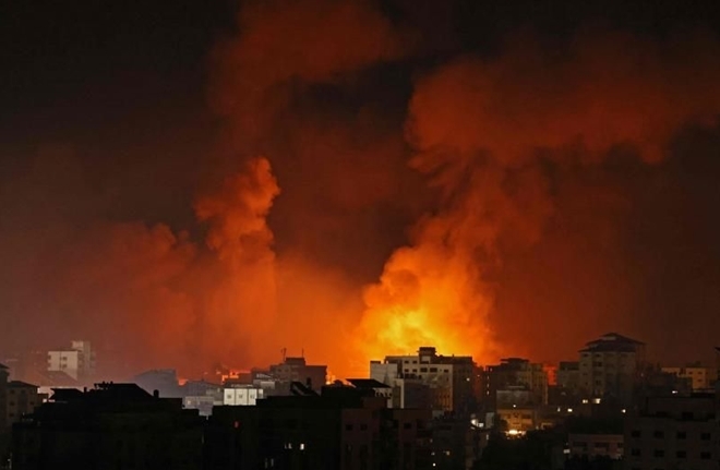 Hamas nã mưa rocket trong đêm, Israel dội bom nhà thủ lĩnh đáp trả