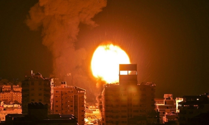 Israel không kích Gaza hàng chục lần trong đêm