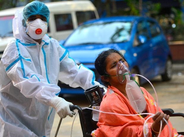 Ấn Độ: Ca mắc COVID-19 trong ngày giảm mạnh, dân nhảy xuống sông né tiêm vaccine - 1