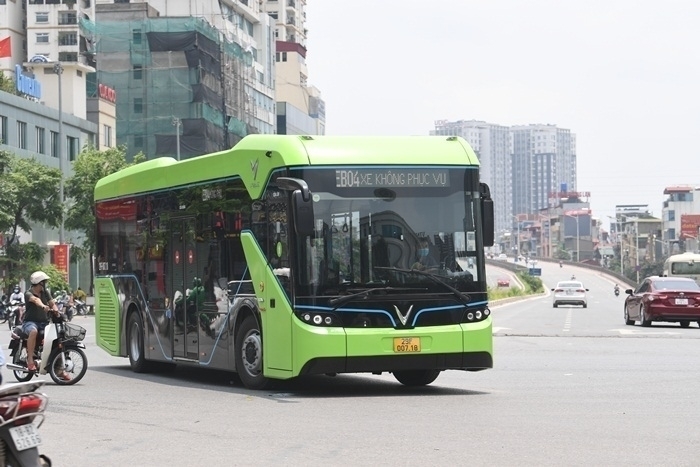 Chiếc xe buýt điện VinFast lần đầu tiên xuất hiện ở TP.HCM - 3