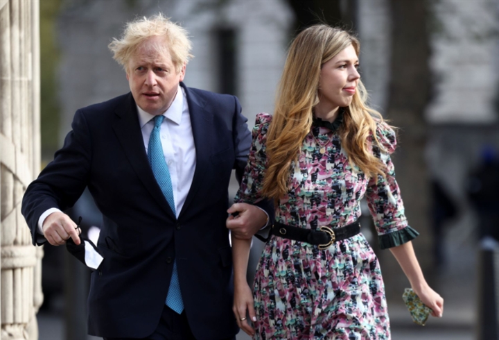 Thủ tướng Anh bí mật kết hôn với bạn gái kém 23 tuổi trong dịch COVID-19 - 1