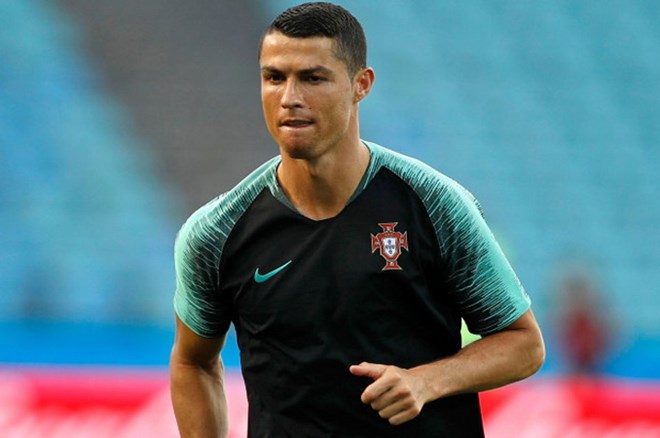 ronaldo nhan an 2 nam tu ngay truoc gio ra san gap tay ban nha