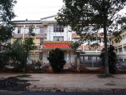 duoi viec bao ve danh cong nhan vi tra loi bao chi