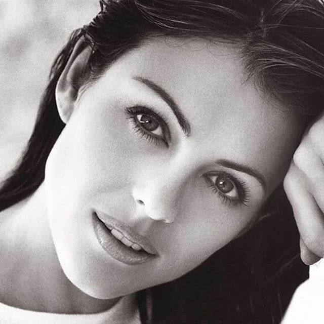 o tuoi 54 elizabeth hurley khoe body nong bong khong kem gai 20