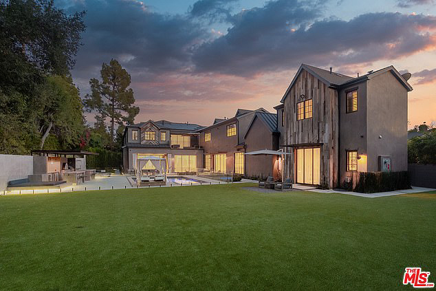 kelly clarkson tu choi tro cap cho chong sau ly hon