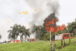 Cháy dữ dội kèm tiếng nổ từ kho hóa chất ở Hà Nội