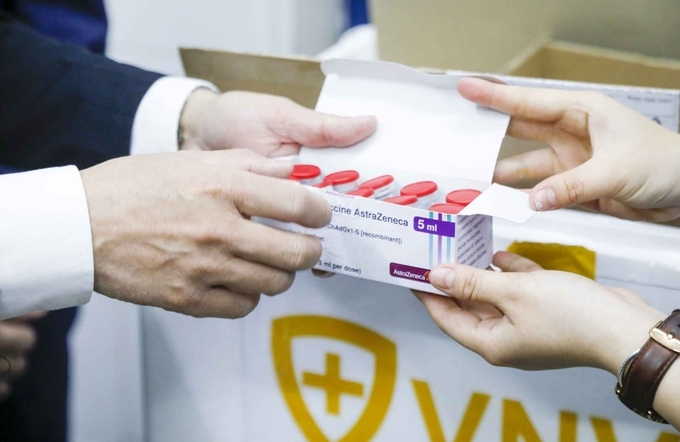 AstraZeneca bàn giao gần 288.000 liều vaccine Covid-19 cho VNVC - VnExpress