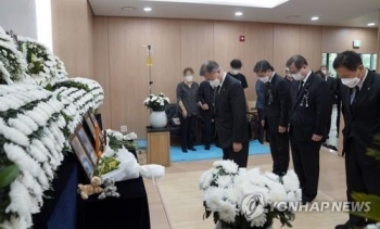 Tổng thống Hàn Quốc lên tiếng xin lỗi vụ nữ sĩ quan tự tử vì bị quấy rối