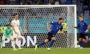 Italy vào vòng 1/8 sớm một trận