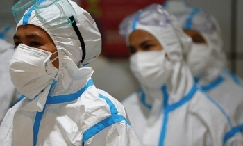 Hàng trăm nhân viên y tế Indonesia mắc Covid-19 dù đã tiêm vaccine