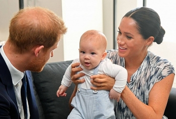 Meghan và Harry từ chối tước hiệu bá tước Dumbarton cho con trai