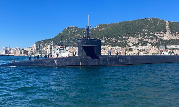 Tàu ngầm Mỹ có loạt động thái lạ nghi "dằn mặt" Nga