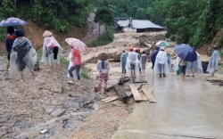 boi ra dong lu cuu be trai pho bi thu xa bi cuon tu vong