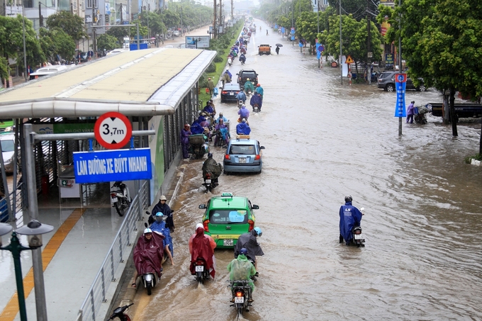 nhieu pho bien thanh song cua ngo phia tay thu do te liet