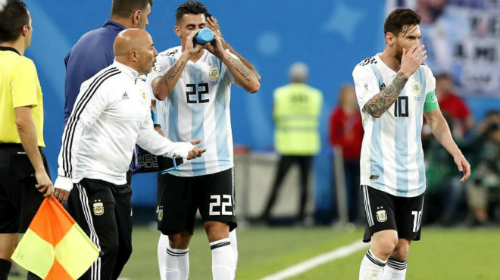 nha bao argentina tiet lo vu messi lat hlv sampaoli o world cup