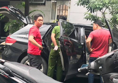 Ôtô mất trộm bị bỏ ven đường Sài Gòn oto mat trom bi bo ven duong sai gon