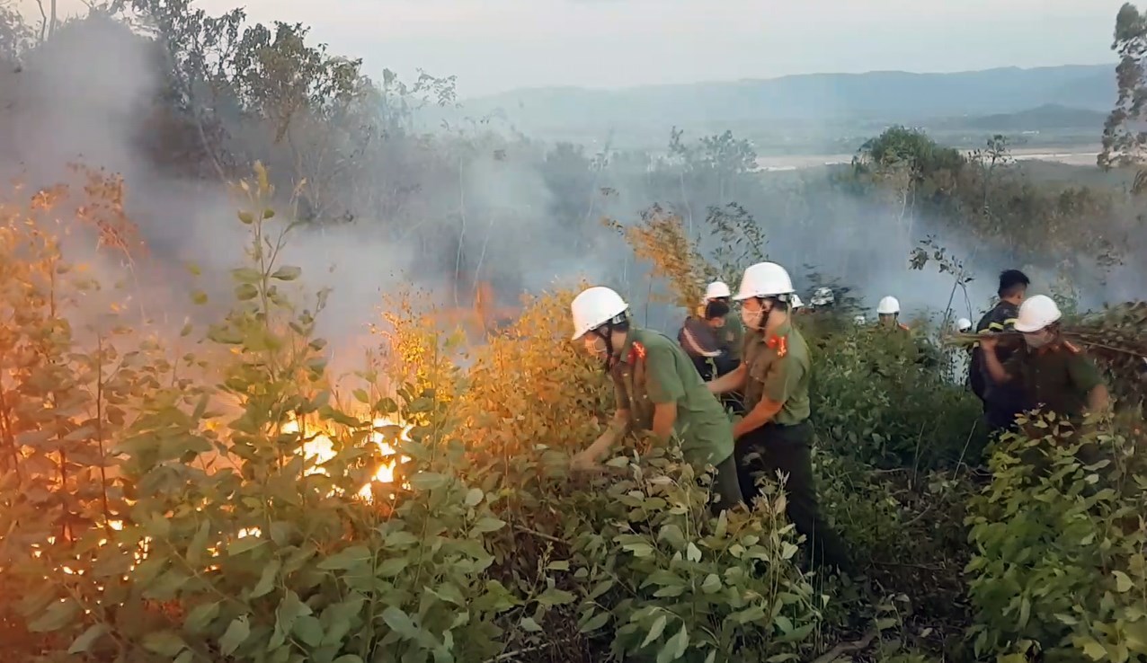 rung keo o phu yen chay du doi hon 500 nguoi no luc dap lua