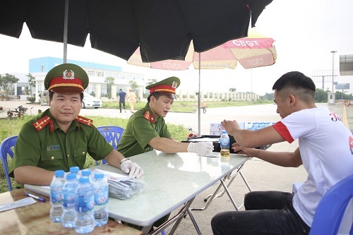 tai xe nghien ma tuy bi de xuat tuoc bang lai vinh vien