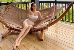 Hoa hậu Lương Thùy Linh khoe body nuột nà với bikini