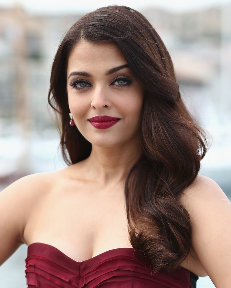 hoa hau dep nhat moi thoi aishwarya rai va con gai nhap vien