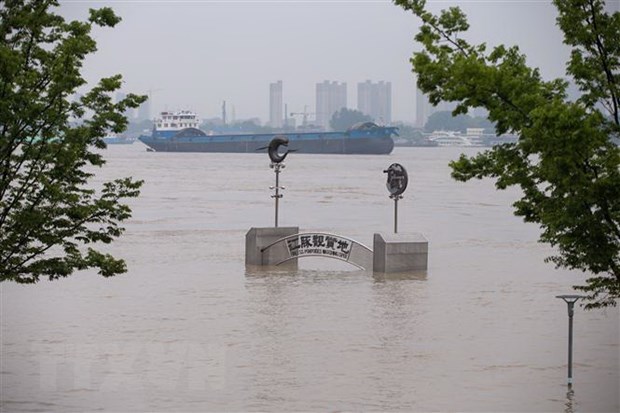 trung quoc nang ung pho voi lu tai song hoai len muc cao nhat