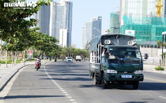 da nang vang lang trong ngay dau gian cach xa hoi