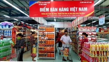 Doanh thu bán lẻ sụt giảm, hàng Việt vượt bão COVID-19 cách nào?