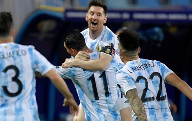 Messi một m&igrave;nh 'g&aacute;nh' Argentina v&agrave;o b&aacute;n kết Copa America ảnh 1